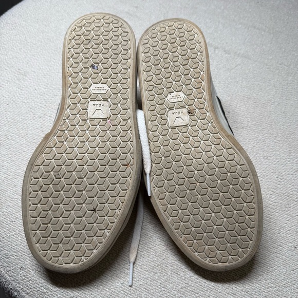 Veja Cream Sneakers with Subtle Style - Picture 6 of 7